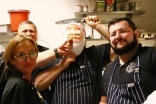 Całą noc gotowali bigos w Restauracji Amore Mio. Dzisiaj zapraszają na darmową degustację!